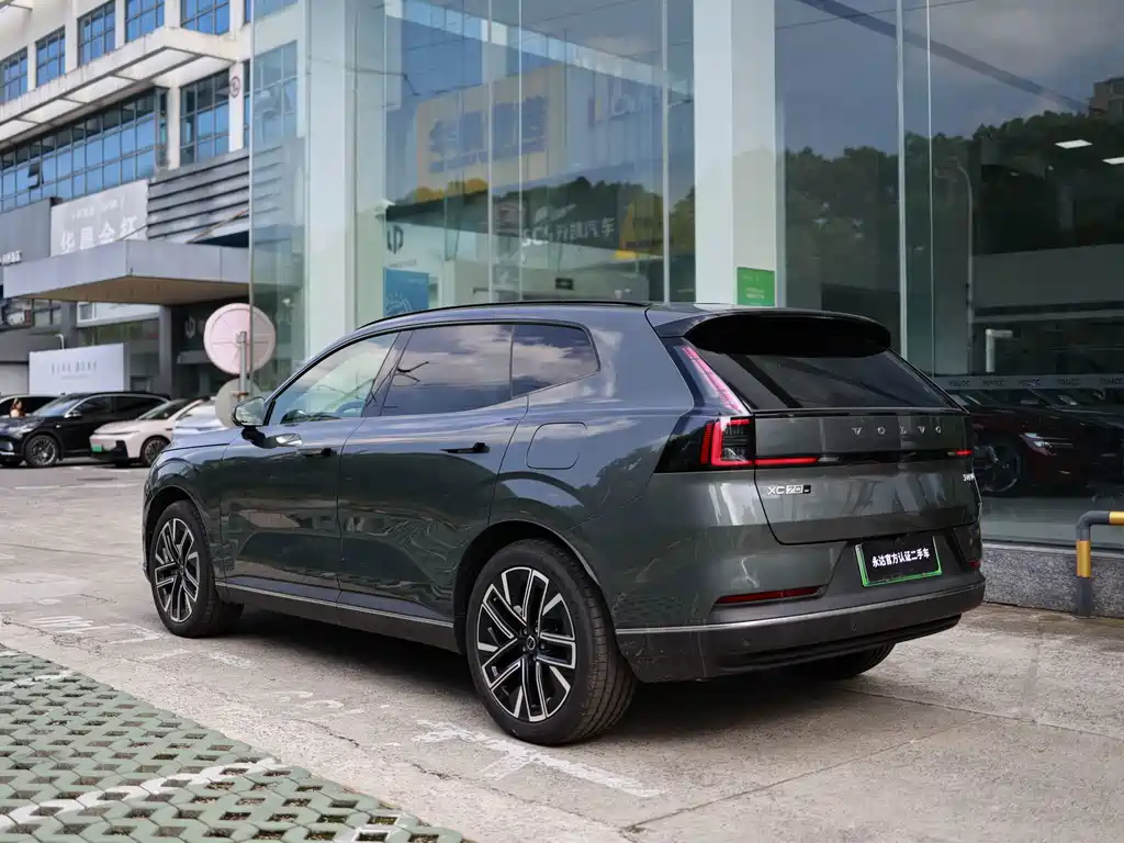 Volvo XC70 Plug-In Hybrid 2026 — фото 13