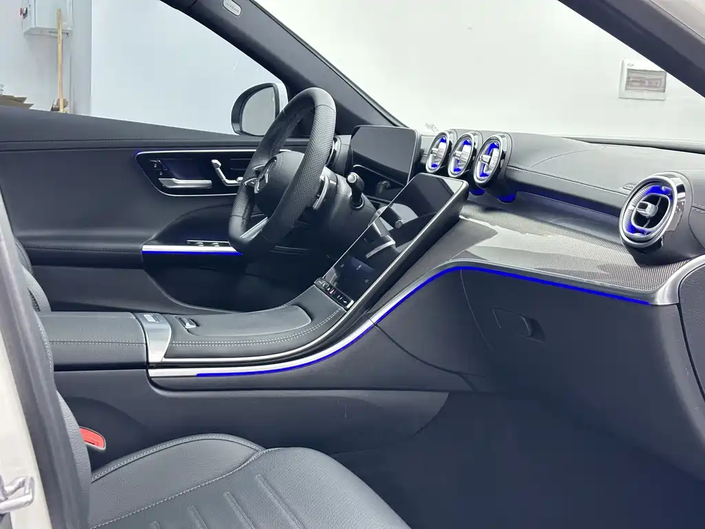 Mercedes-Benz C-Class 2024 — фото 17