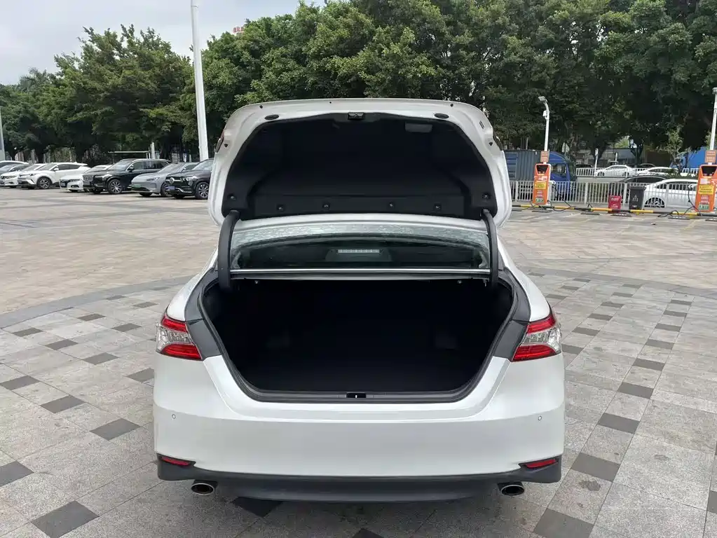 Toyota Camry 2020 — фото 12