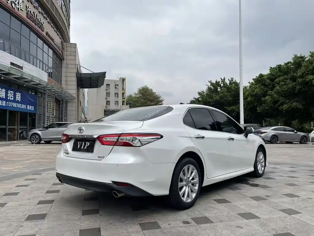 Toyota Camry 2020 — фото 8