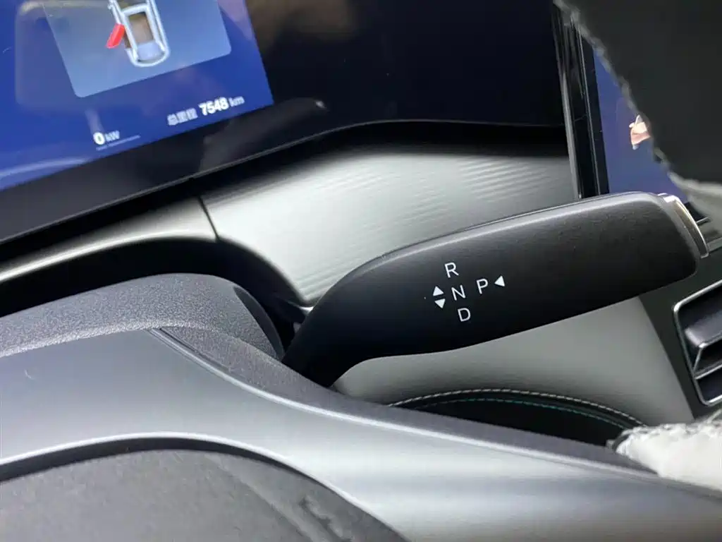 BYD L DM-i 2026 — фото 20