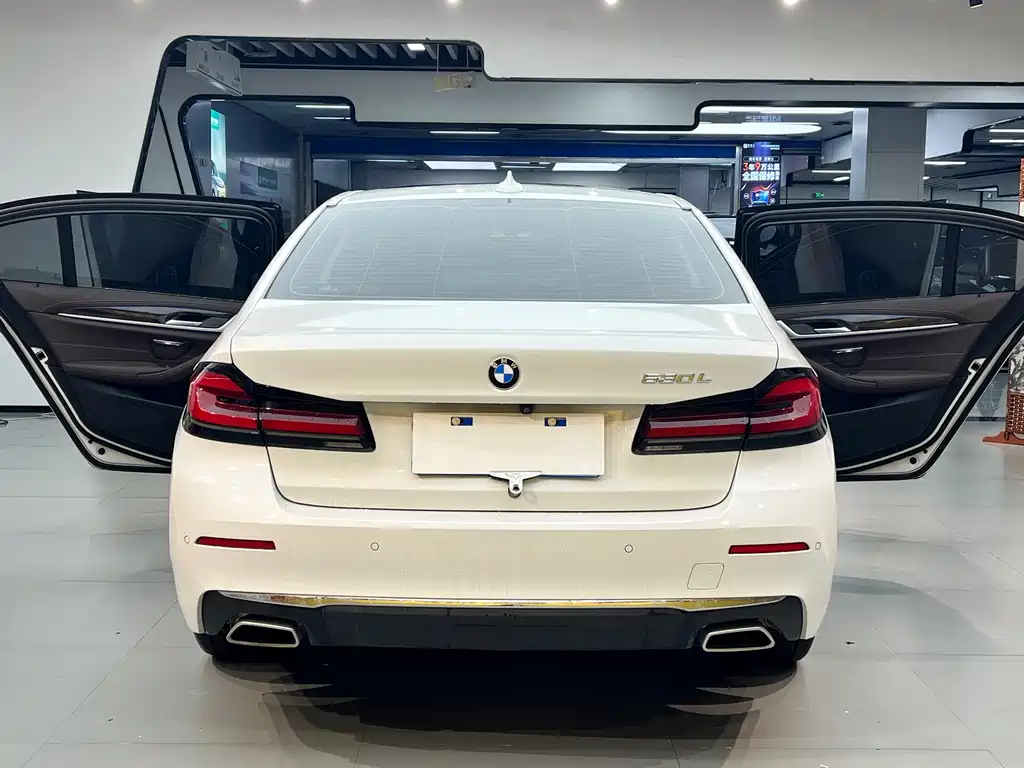 BMW 5 Series 2021 — фото 12