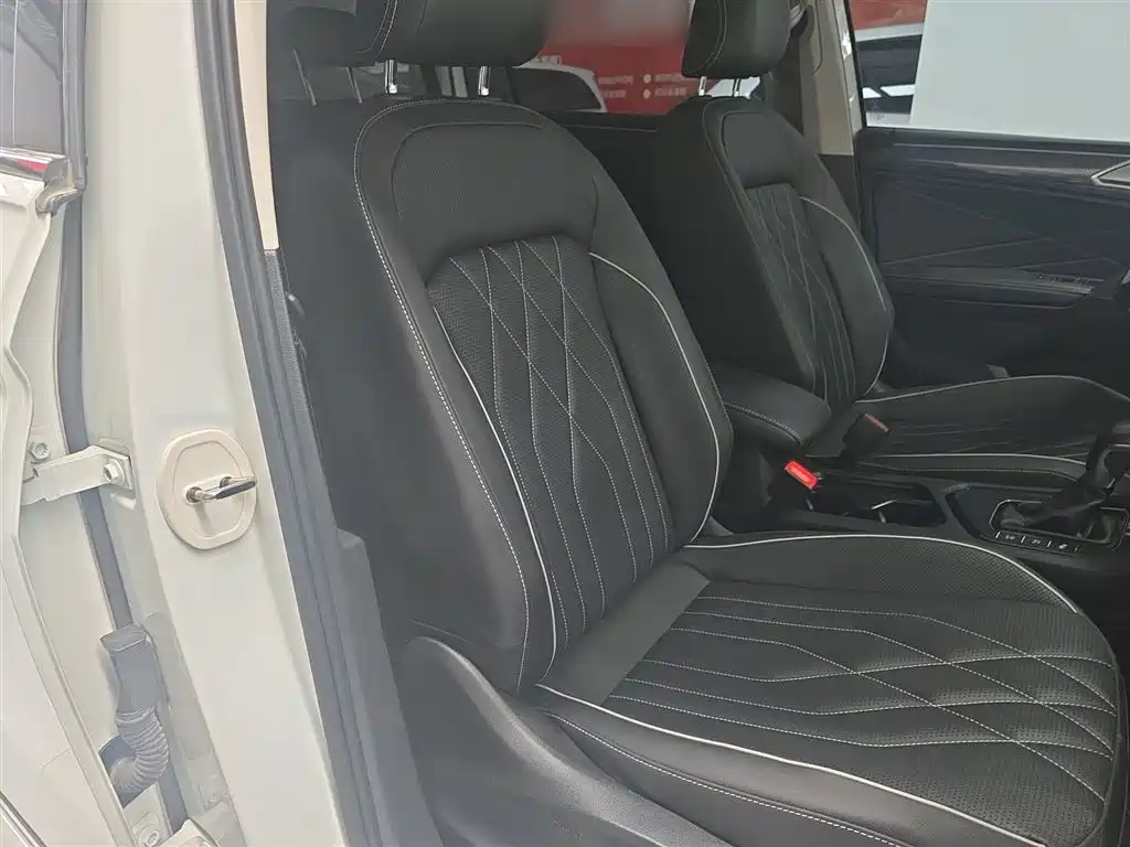 Volkswagen Tiguan L 2023 — фото 20