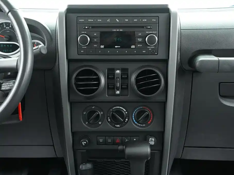 Jeep Wrangler 2010 — фото 18