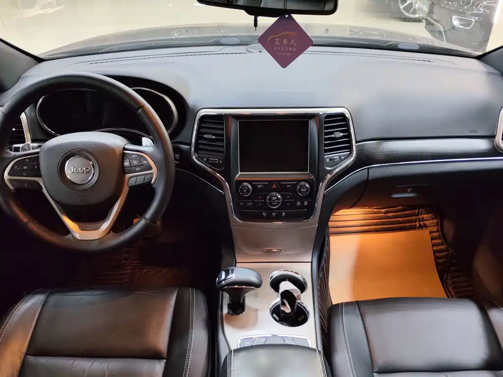 Jeep Grand Cherokee 2015 — фото 9