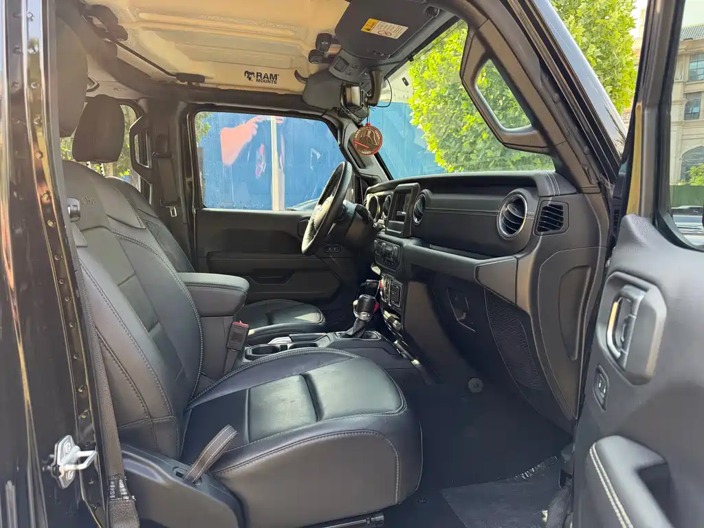 Jeep Wrangler 2021 — фото 10