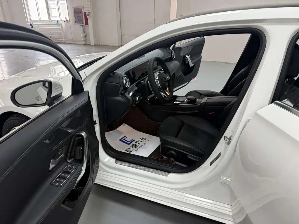 Mercedes-Benz A-Class 2023 — фото 11