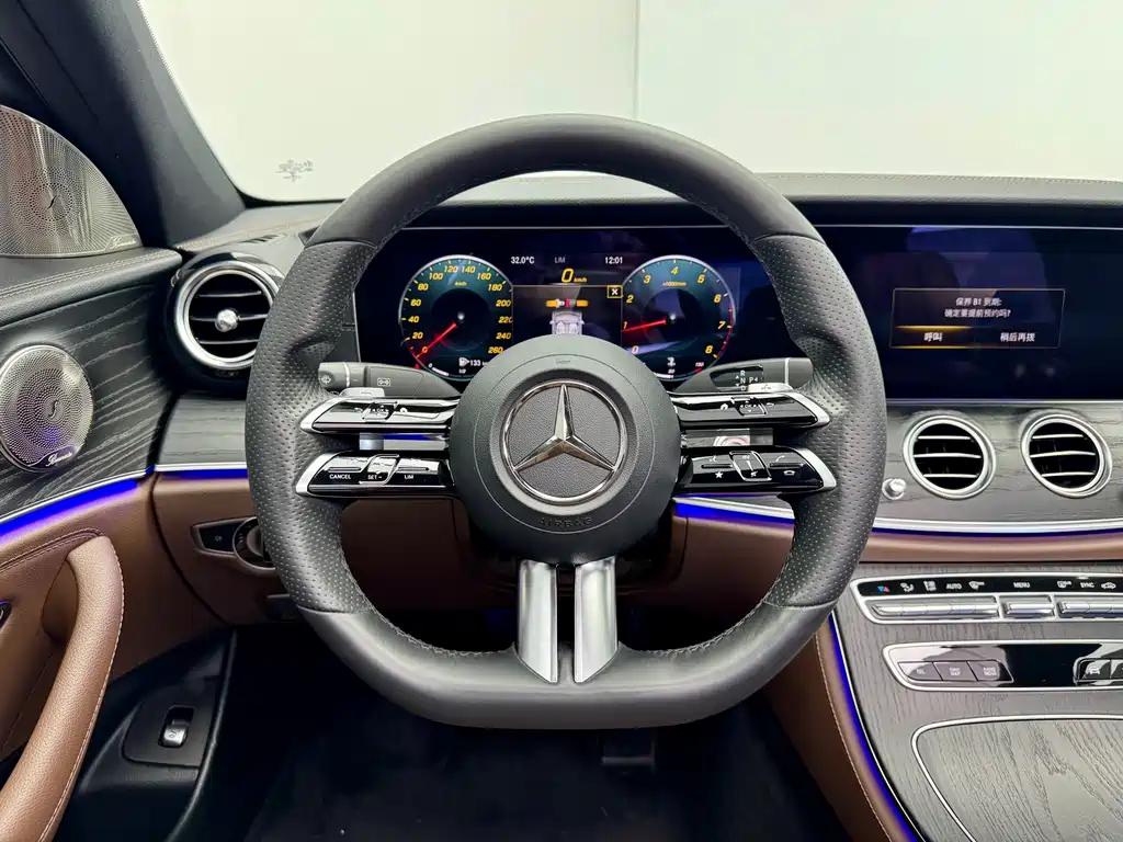 Mercedes-Benz E-Class 2022 — фото 16