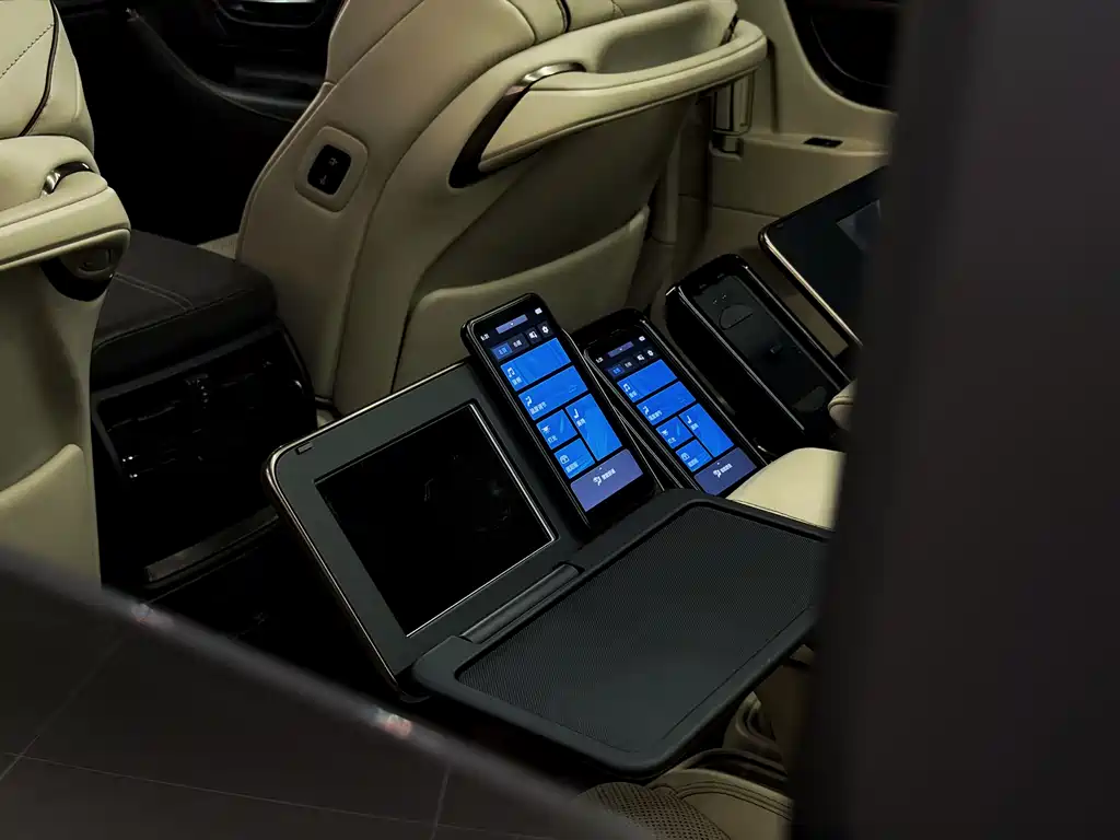 Toyota Vellfire 2023 — фото 12