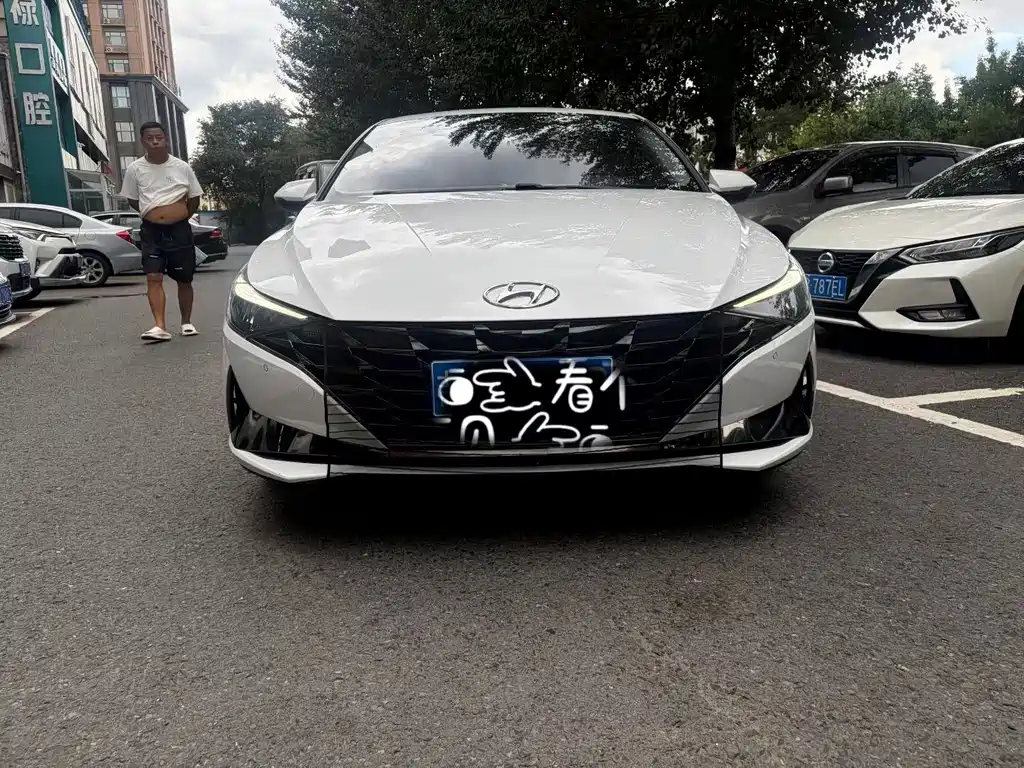 Hyundai Elantra 2022