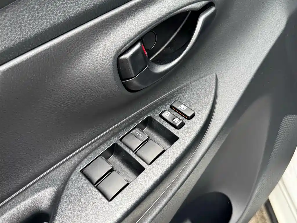 Toyota Yaris L 2021 — фото 15