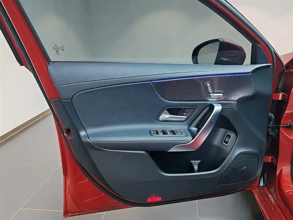 Mercedes-Benz A-Class 2019 — фото 12