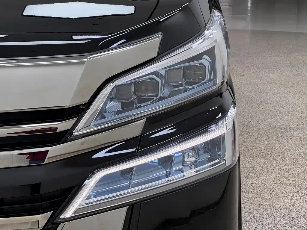 Toyota Vellfire 2022 — фото 8