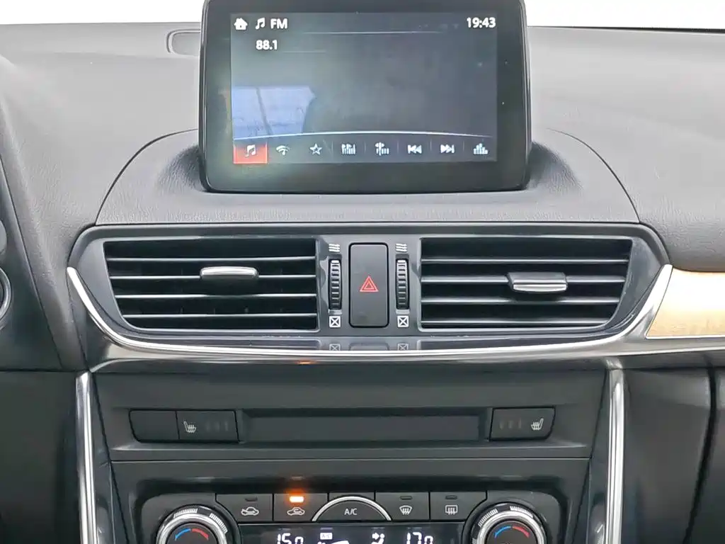 Mazda CX-4 2016 — фото 12