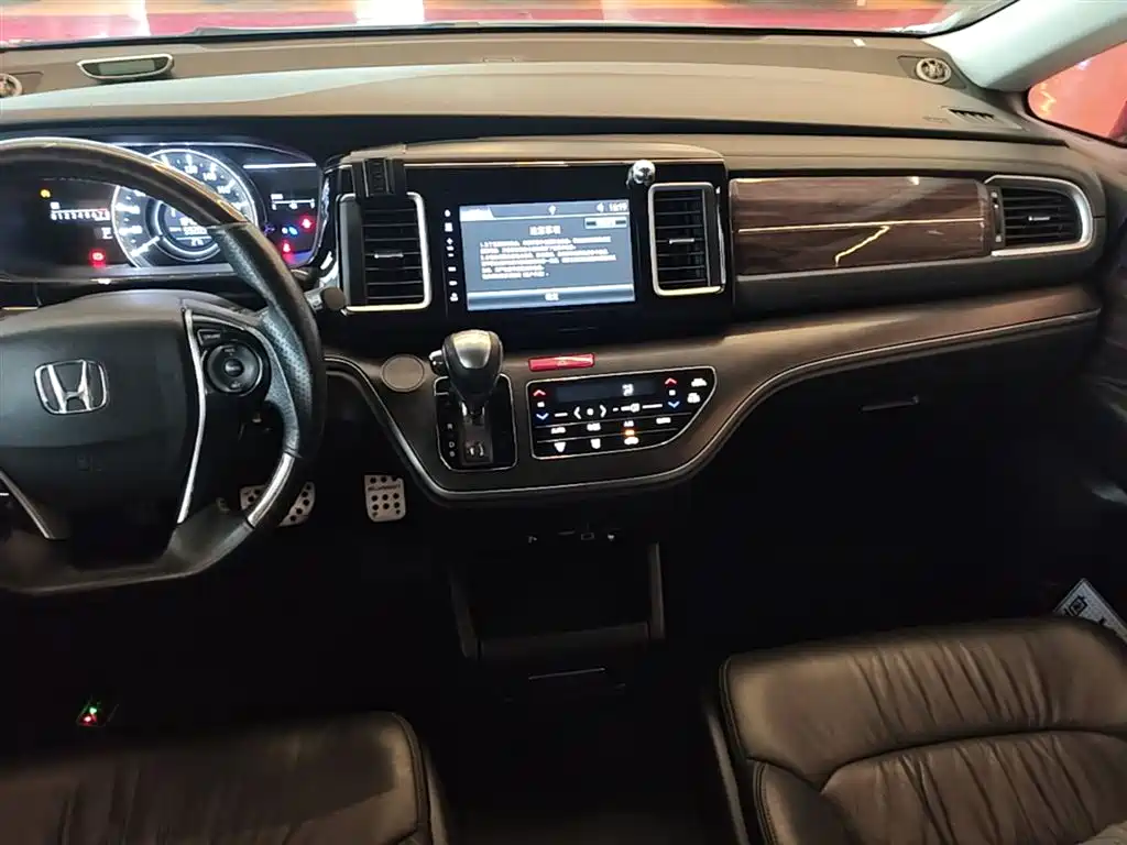 Honda Elysion 2017 — фото 13