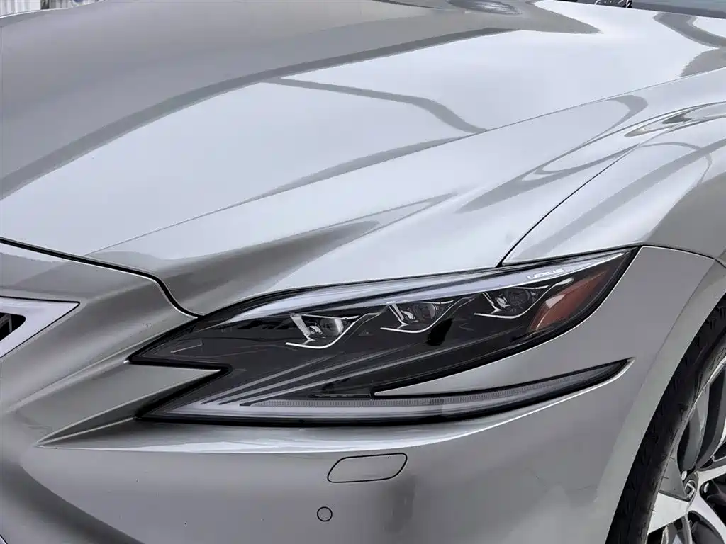 Lexus LS 2020 — фото 12