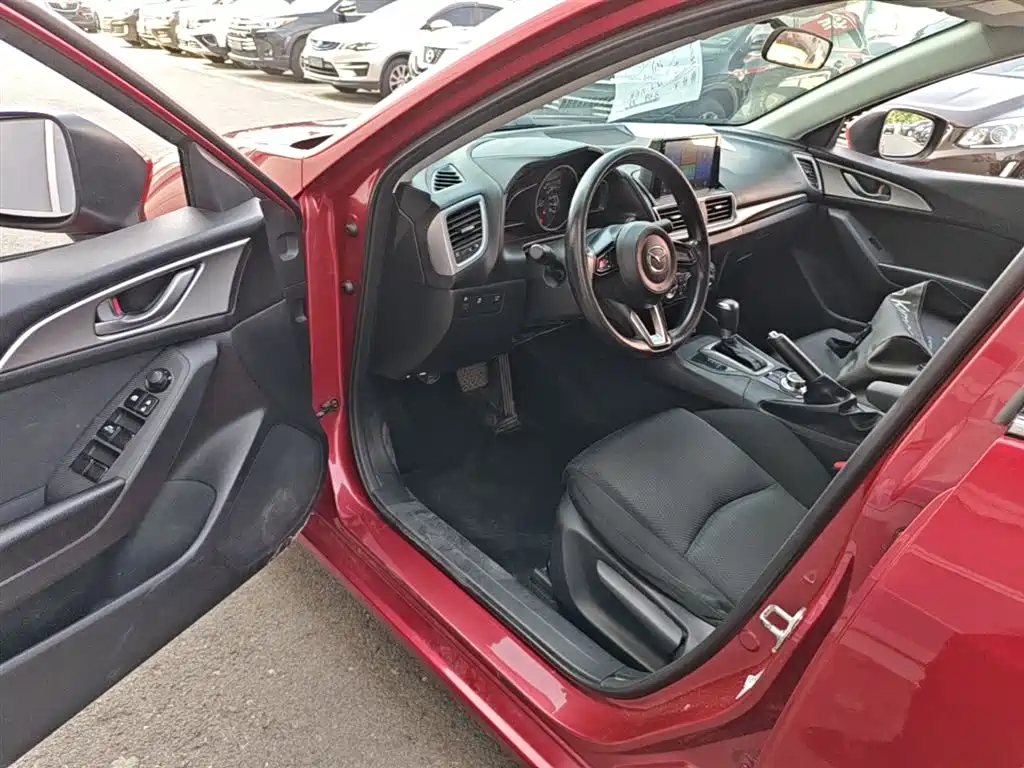 Mazda 3 Axela 2017 — фото 16