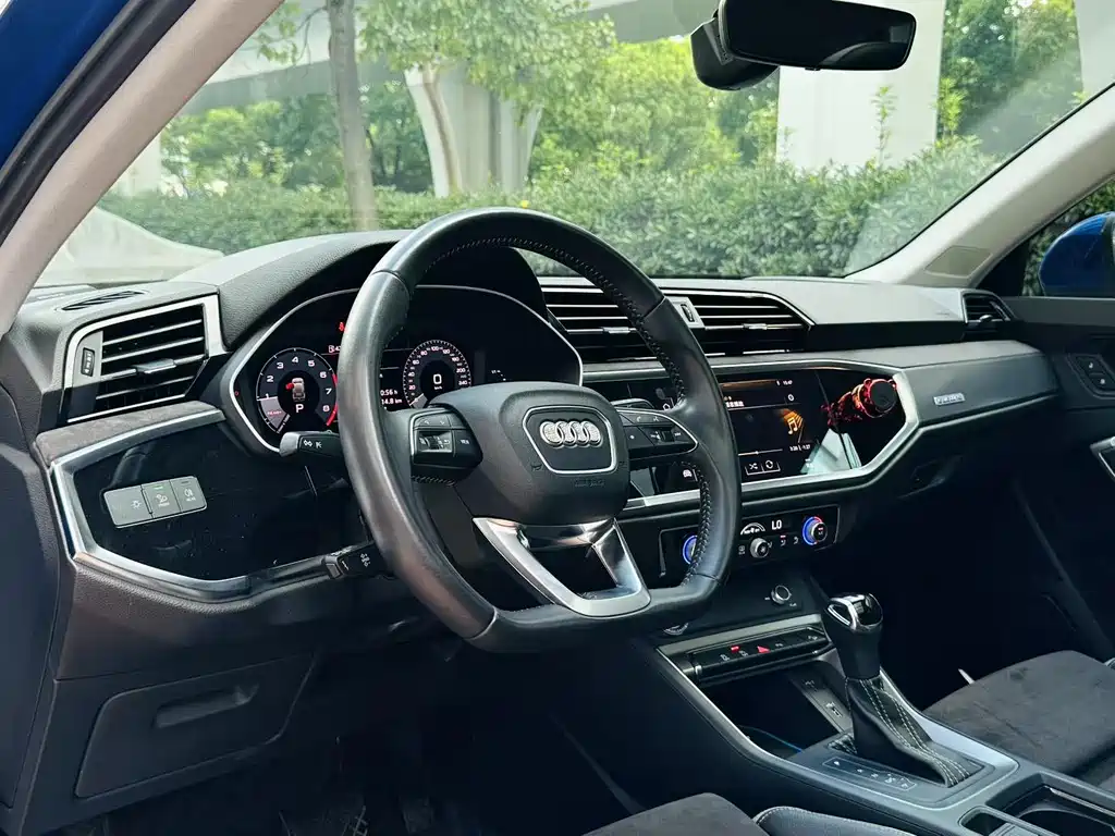 Audi Q3 2019 — фото 10