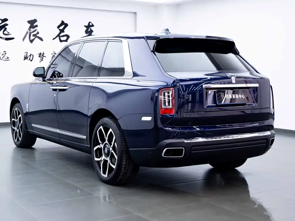 Rolls-Royce Cullinan 2021 — фото 13