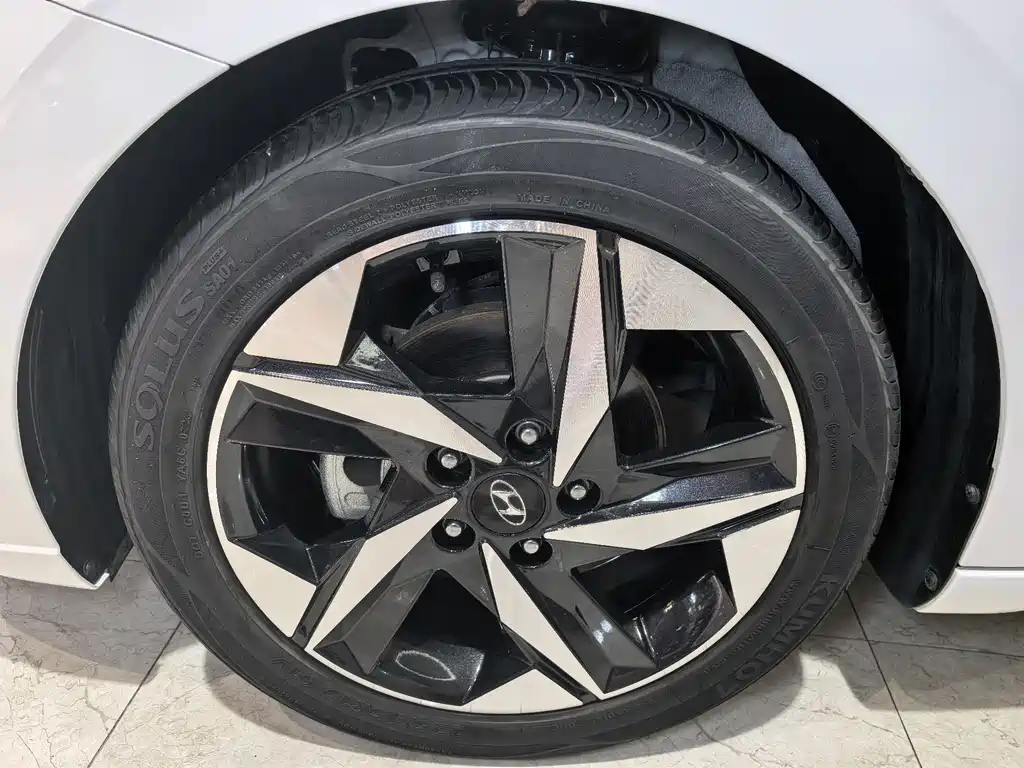 Hyundai Elantra 2023 — фото 11