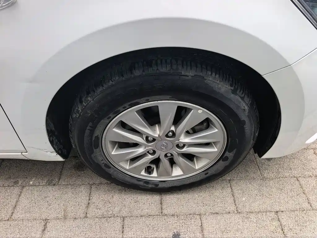 Hyundai Elantra 2019 — фото 13
