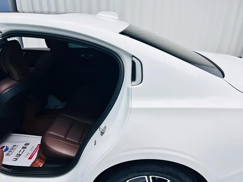 Volvo S60 2023 — фото 18