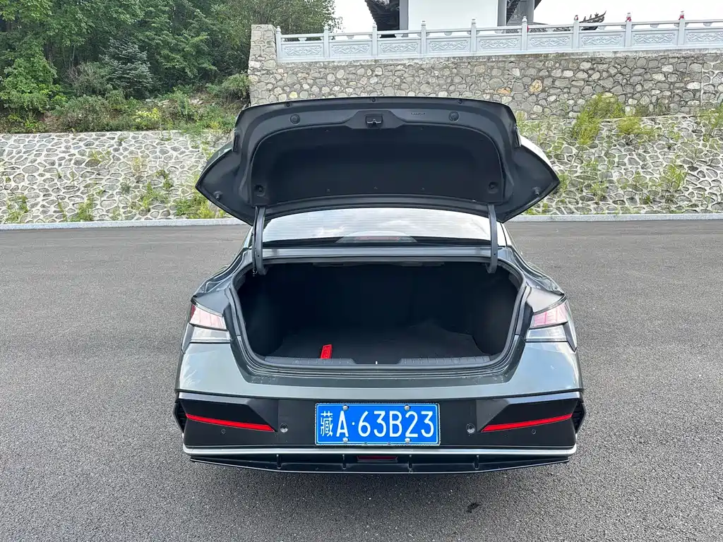 Hyundai Elantra 2023 — фото 9