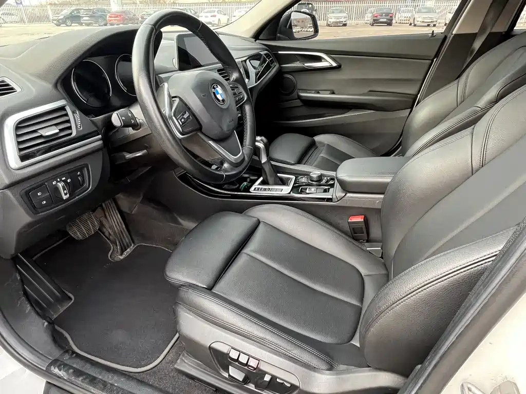 BMW 1 Series 2018 — фото 27