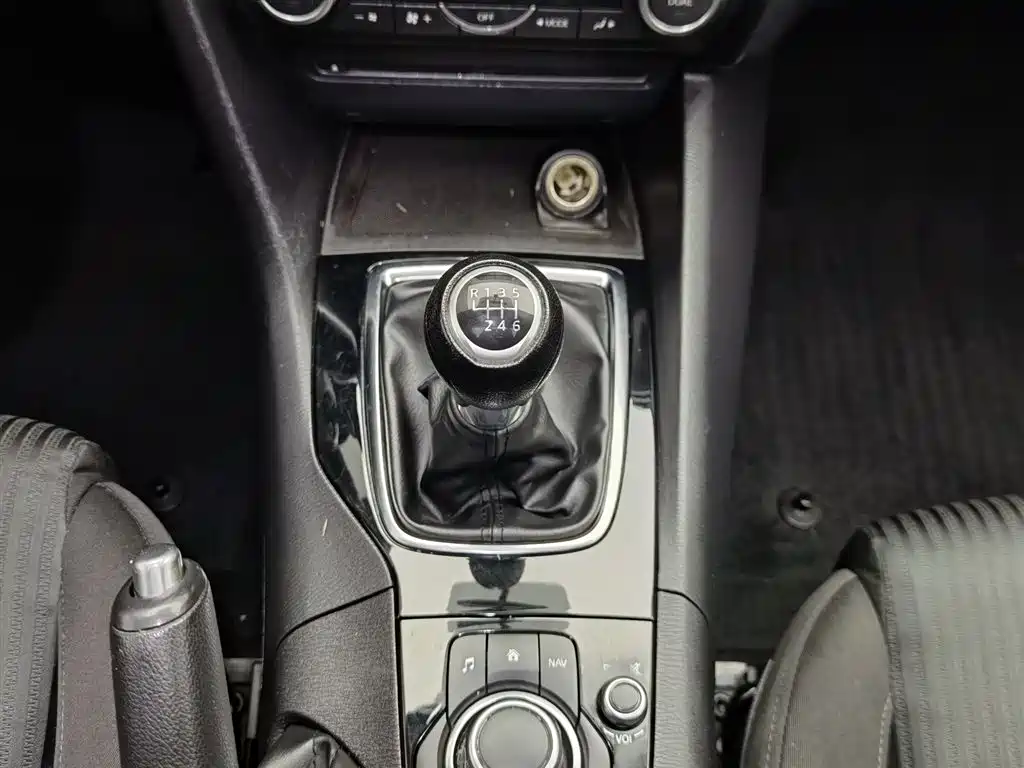 Mazda 3 Axela 2017 — фото 13