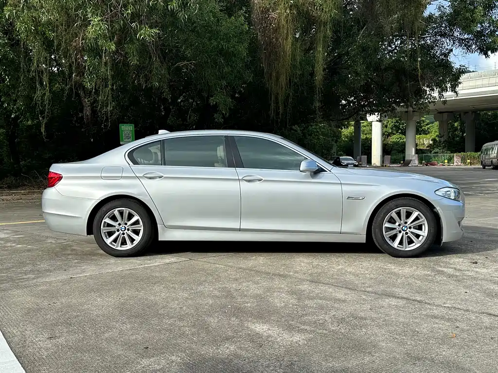 BMW 5 Series 2011