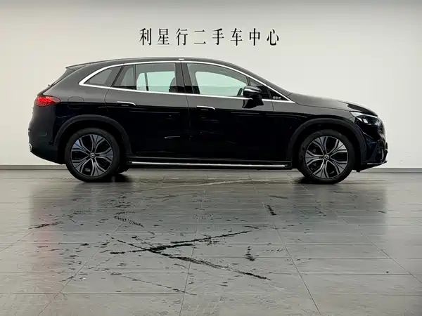 Mercedes-Benz EQE SUV 2025