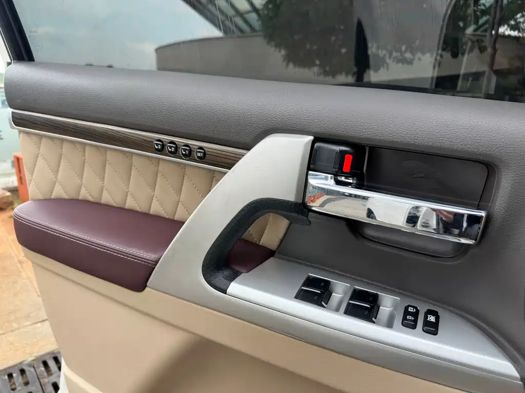 Toyota Land Cruiser 2014 — фото 24