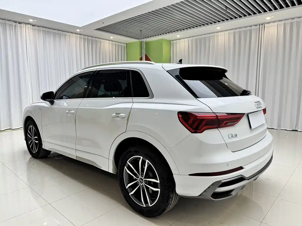 Audi Q3 2023 — фото 13