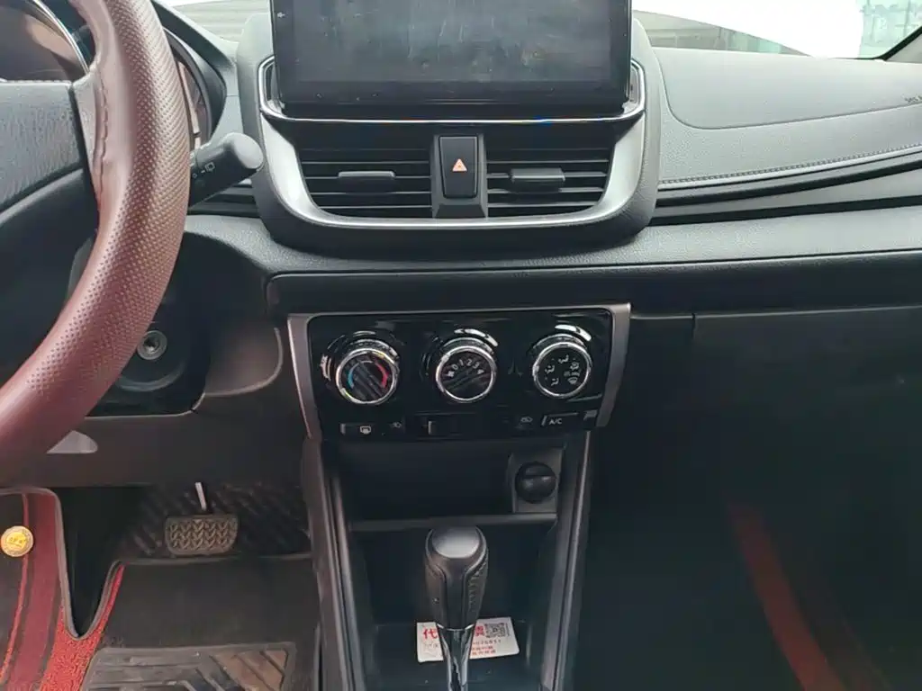Toyota Yaris L 2021 — фото 13
