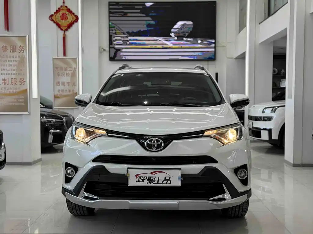 Toyota RAV4 2018 — фото 2
