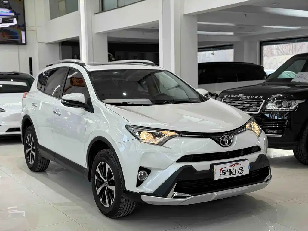 Toyota RAV4 2018 — фото 3
