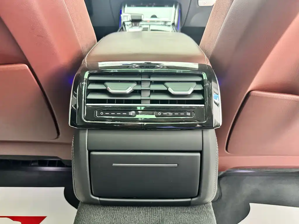 Audi A8 2023 — фото 19