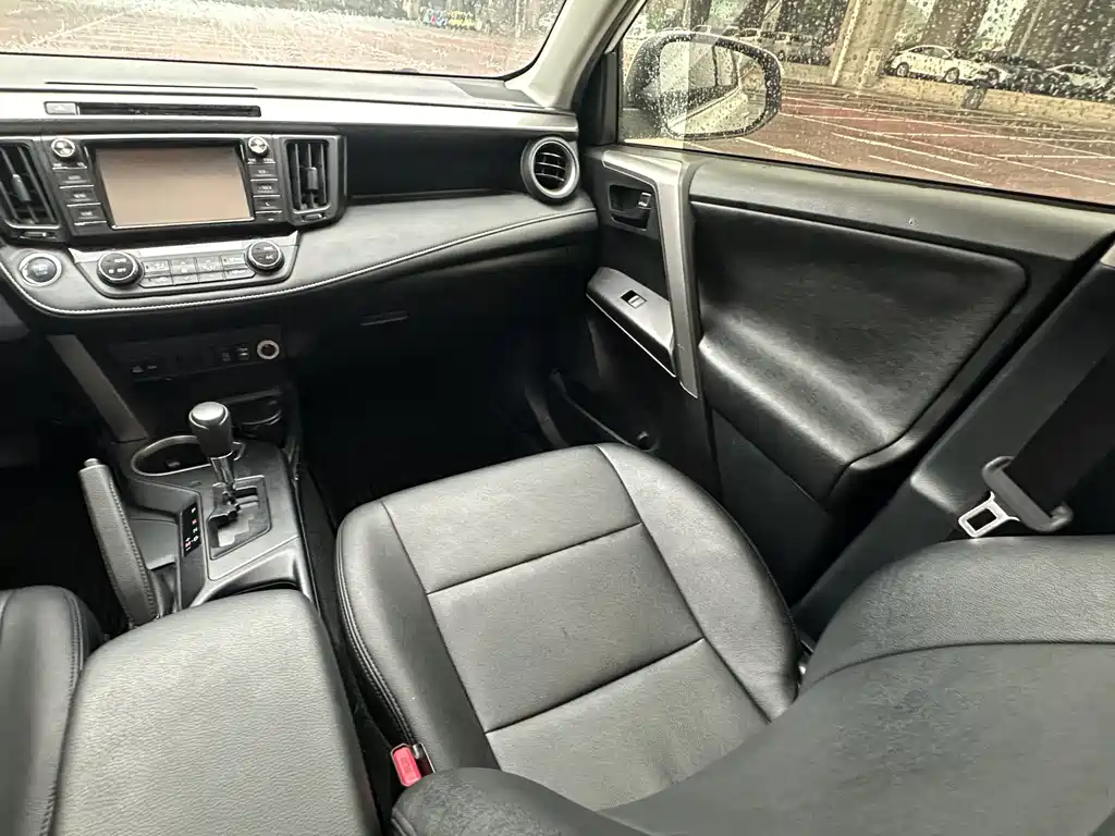 Toyota RAV4 2019 — фото 10