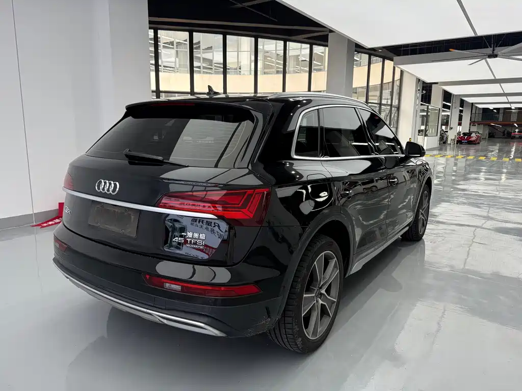 Audi Q5L 2022 — фото 16