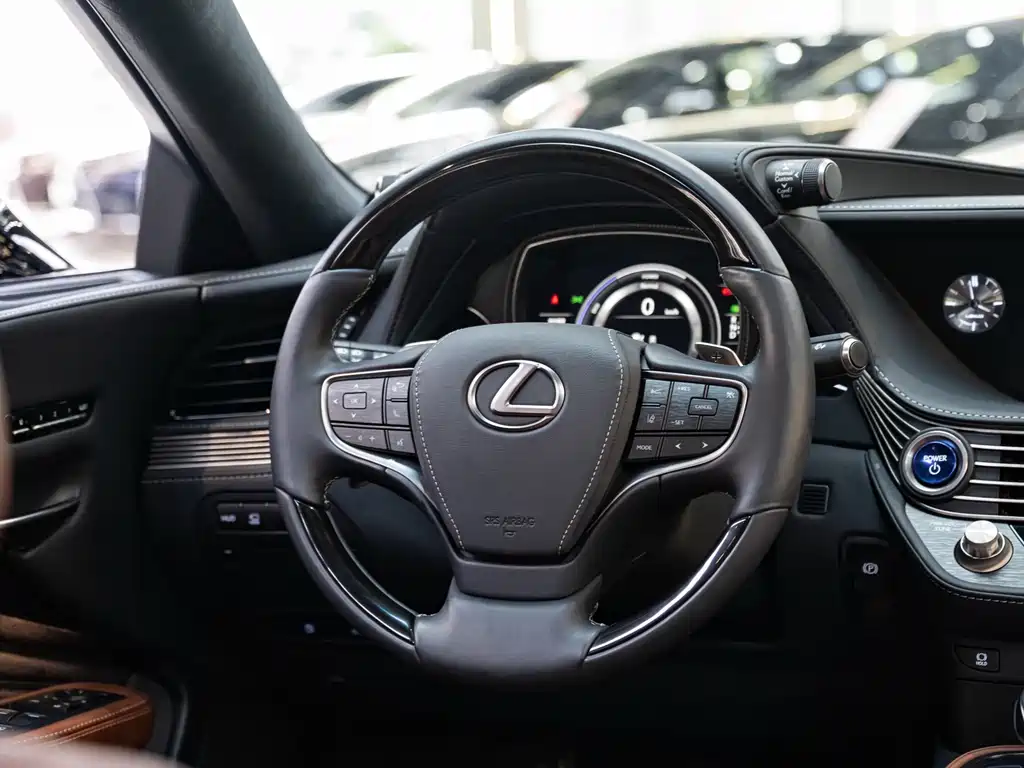 Lexus LS 2019 — фото 14
