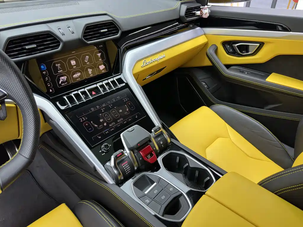 Lamborghini Urus 2023 — фото 20