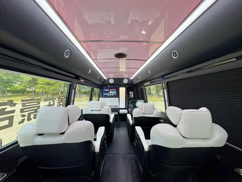 Toyota Coaster 2018 — фото 17