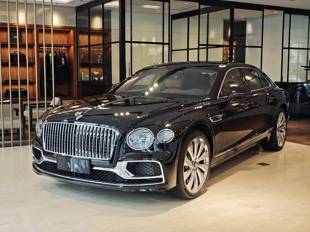 Bentley Flying Spur — фото 1