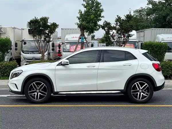 Mercedes-Benz GLA 2016