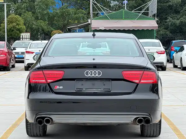 Audi S8 2013