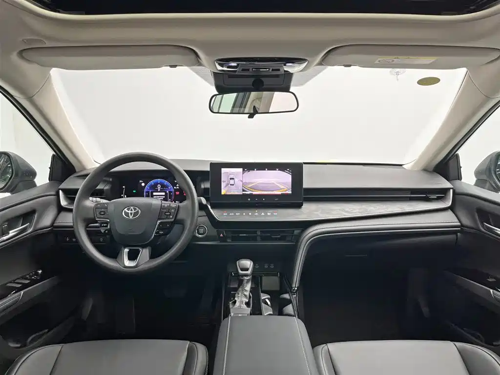 Toyota Camry 2025 — фото 19