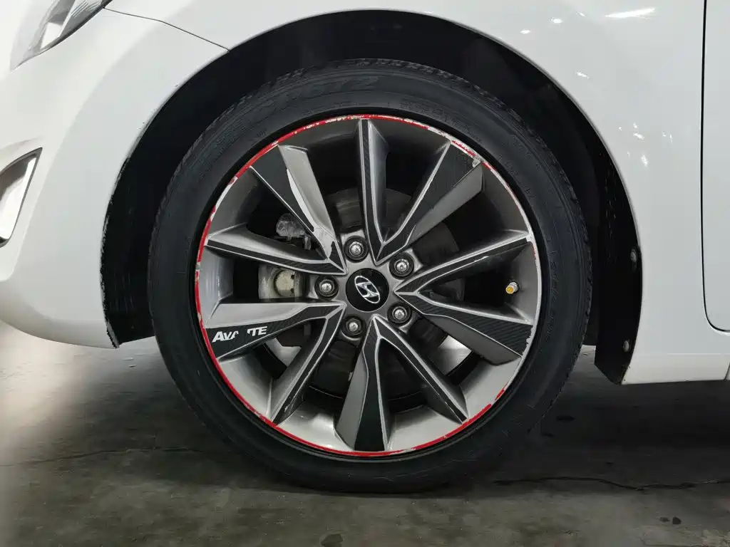 Hyundai Elantra Langdong 2016 — фото 17