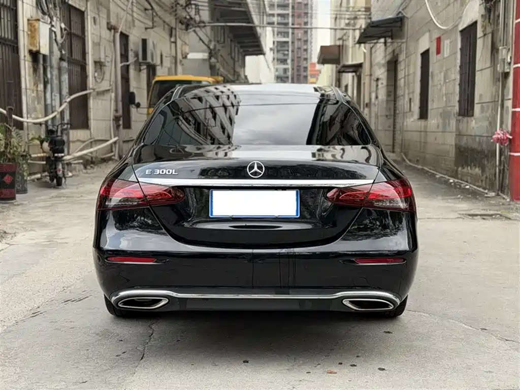 Mercedes-Benz E-Class 2017 — фото 12