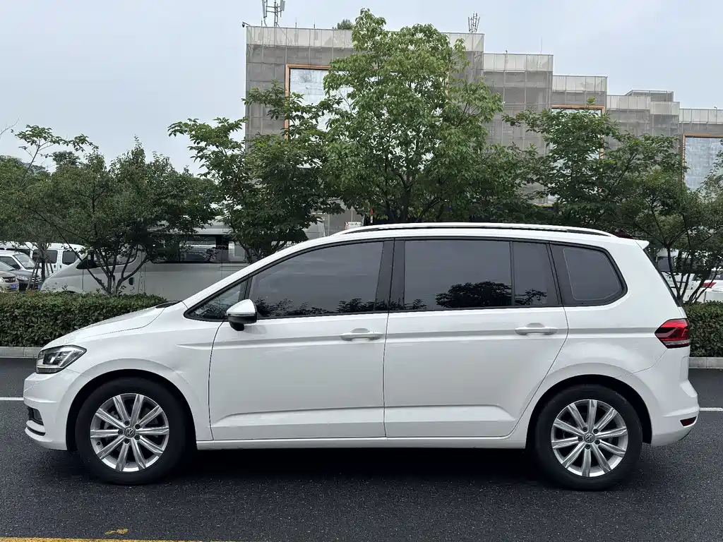 Volkswagen Touran 2018 — фото 4