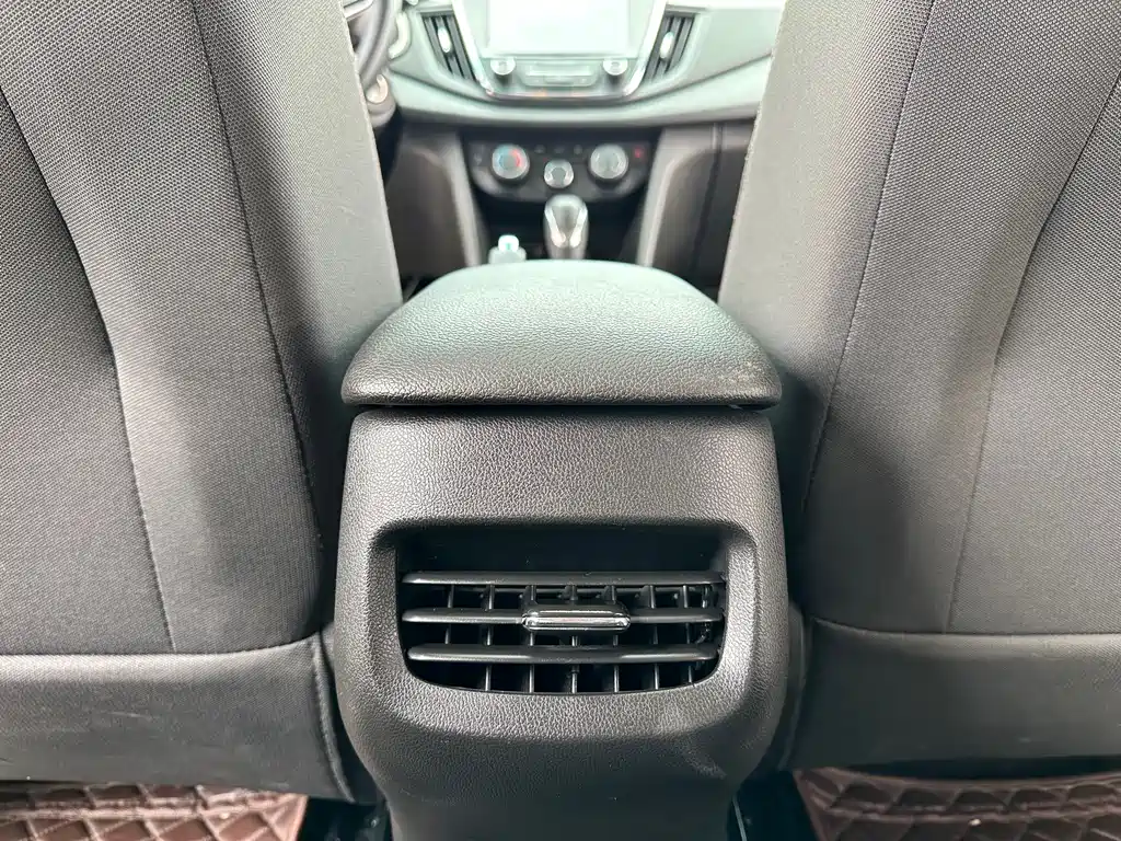 Chevrolet Monza 2019 — фото 12